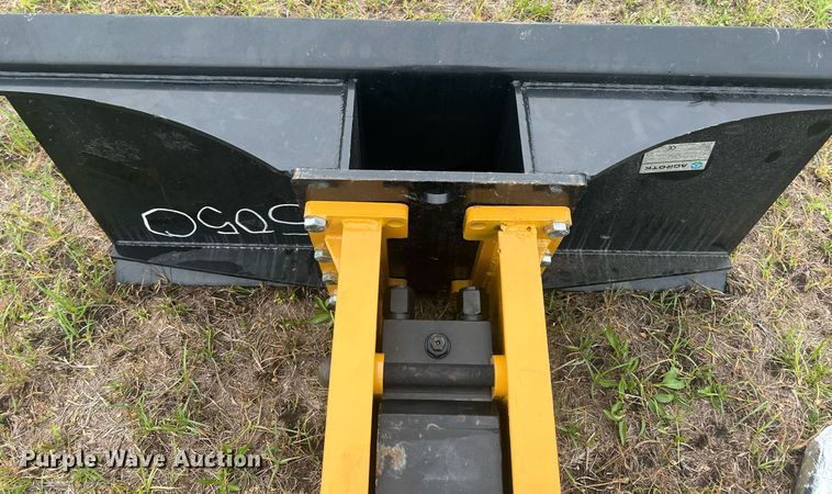 image for item LG9064 Agrotk 680  skid steer breaker