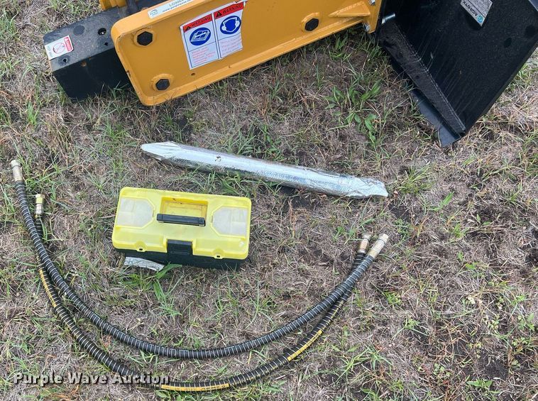 image for item LG9064 Agrotk 680  skid steer breaker