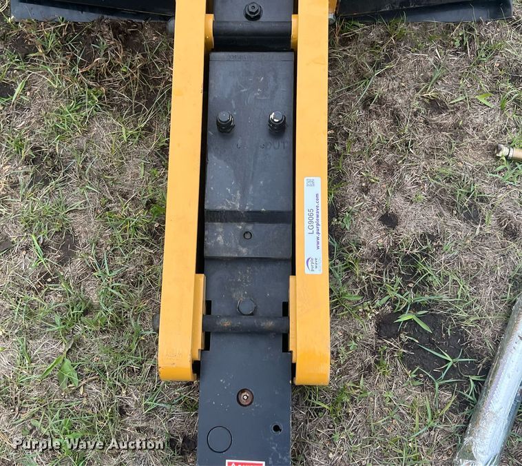 image for item LG9065 2022 Agrotk 680  skid steer breaker