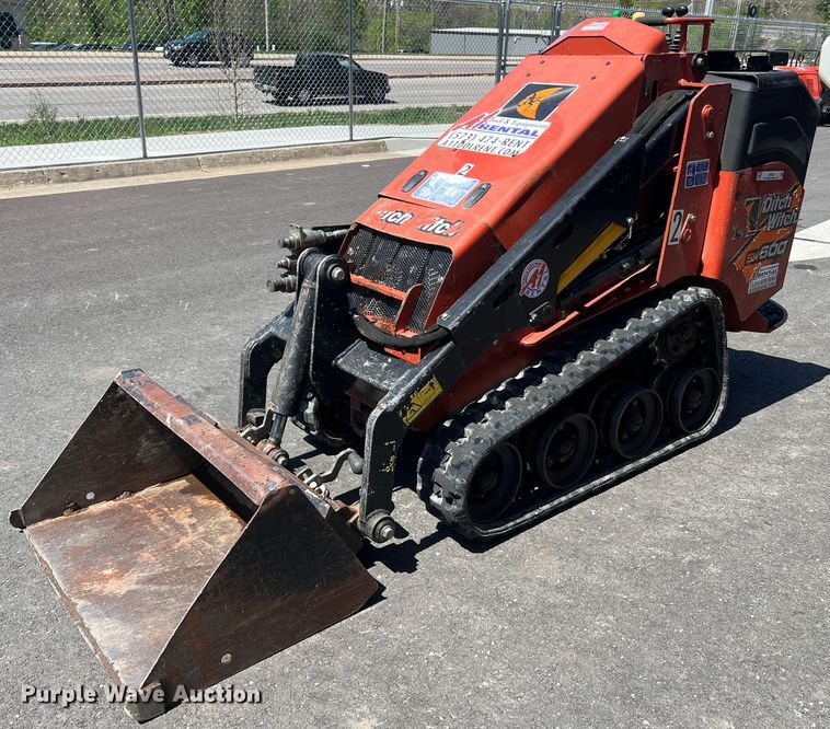 image for item LI9623 2017 Ditch Witch SK600  compact utility loader