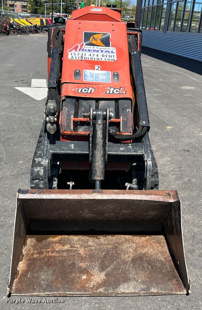 image for item LI9623 2017 Ditch Witch SK600  compact utility loader