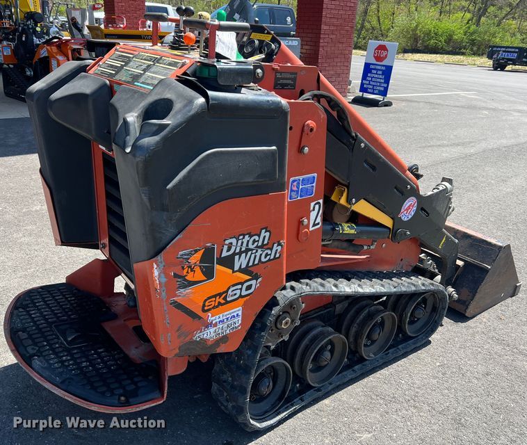 image for item LI9623 2017 Ditch Witch SK600  compact utility loader