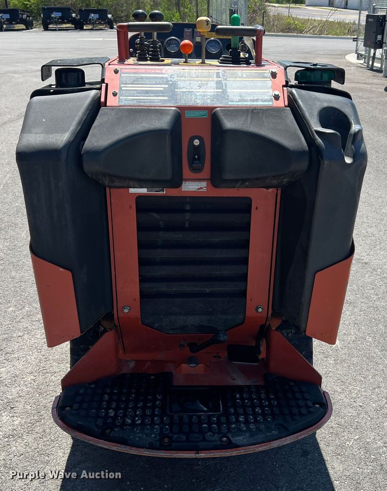 image for item LI9623 2017 Ditch Witch SK600  compact utility loader