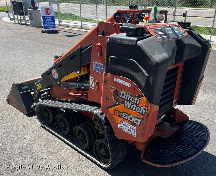 image for item LI9623 2017 Ditch Witch SK600  compact utility loader