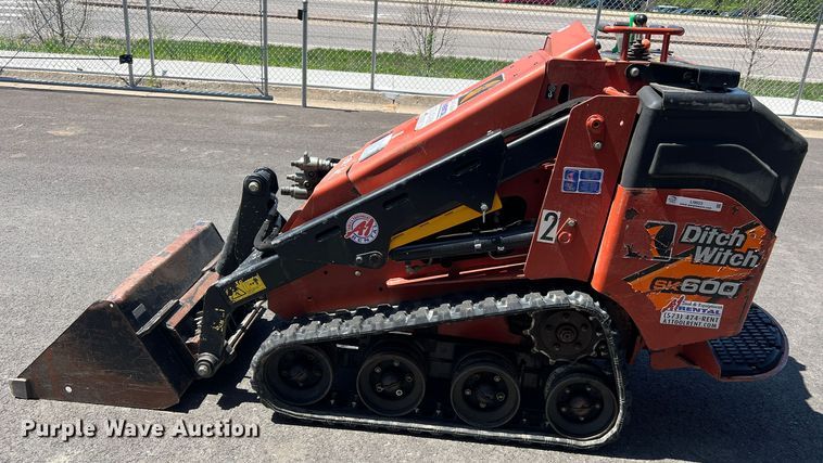 image for item LI9623 2017 Ditch Witch SK600  compact utility loader