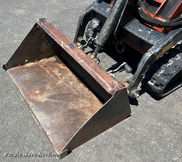 image for item LI9623 2017 Ditch Witch SK600  compact utility loader