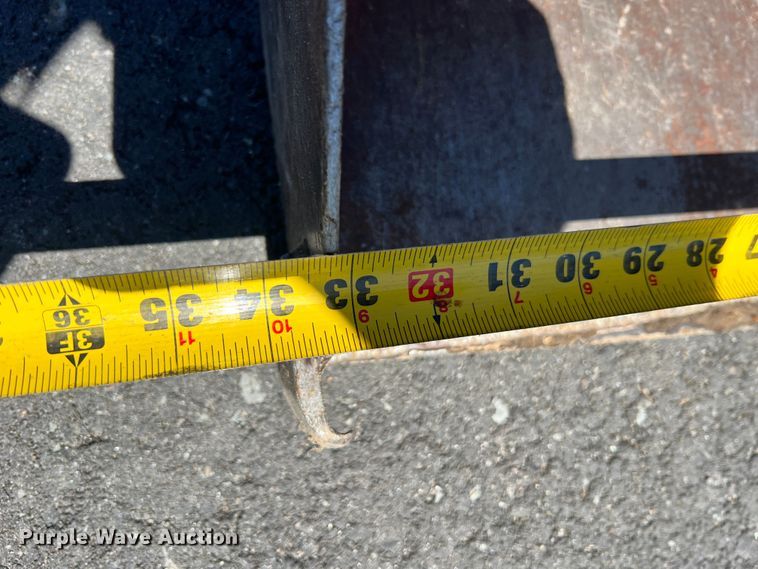 image for item LI9623 2017 Ditch Witch SK600  compact utility loader