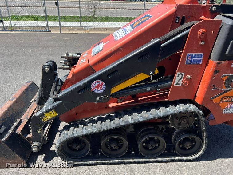 image for item LI9623 2017 Ditch Witch SK600  compact utility loader