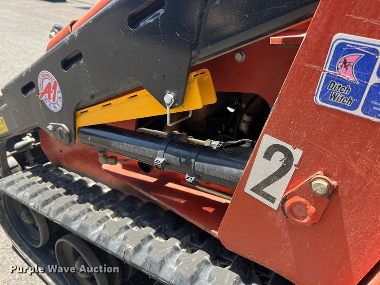 image for item LI9623 2017 Ditch Witch SK600  compact utility loader