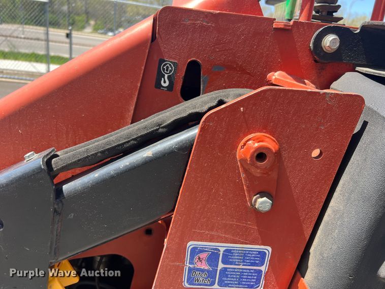 image for item LI9623 2017 Ditch Witch SK600  compact utility loader