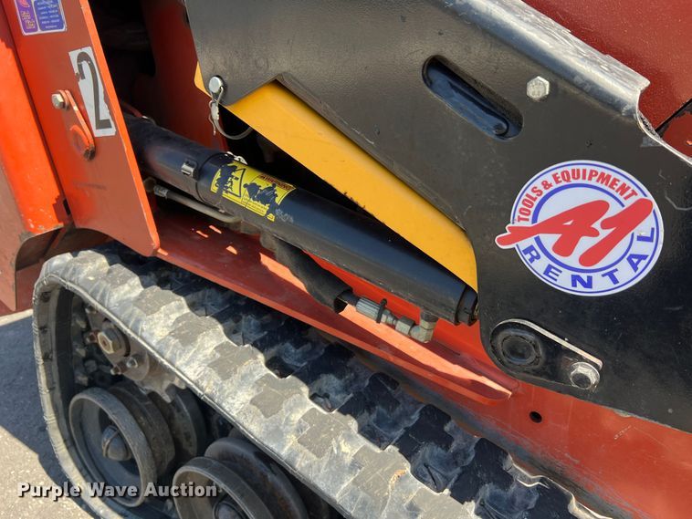 image for item LI9623 2017 Ditch Witch SK600  compact utility loader