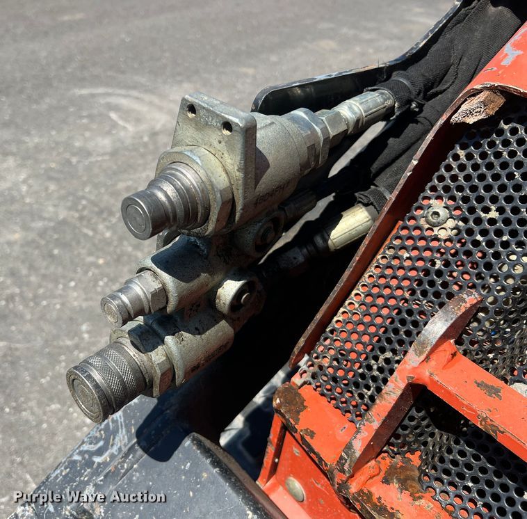 image for item LI9623 2017 Ditch Witch SK600  compact utility loader