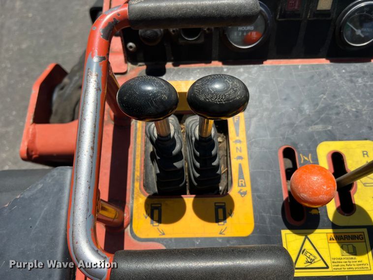 image for item LI9623 2017 Ditch Witch SK600  compact utility loader