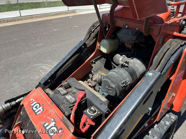 image for item LI9623 2017 Ditch Witch SK600  compact utility loader