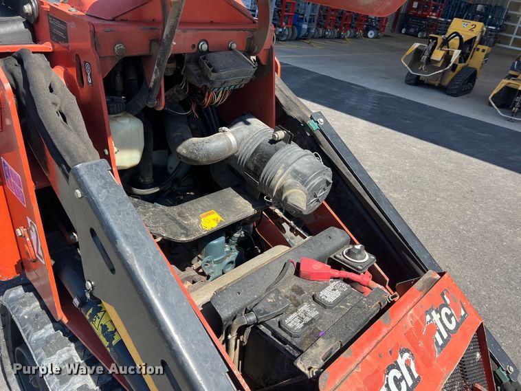 image for item LI9623 2017 Ditch Witch SK600  compact utility loader