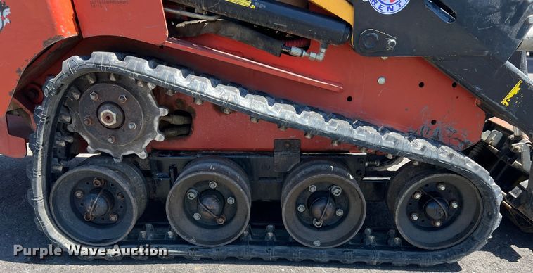 image for item LI9623 2017 Ditch Witch SK600  compact utility loader