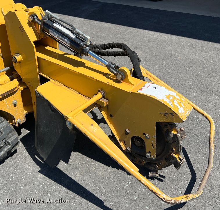 image for item LI9624 2016 Vermeer SC30TX  stump grinder