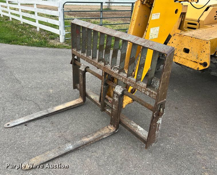 image for item LI9626 1999 Gehl DL8H  telehandler