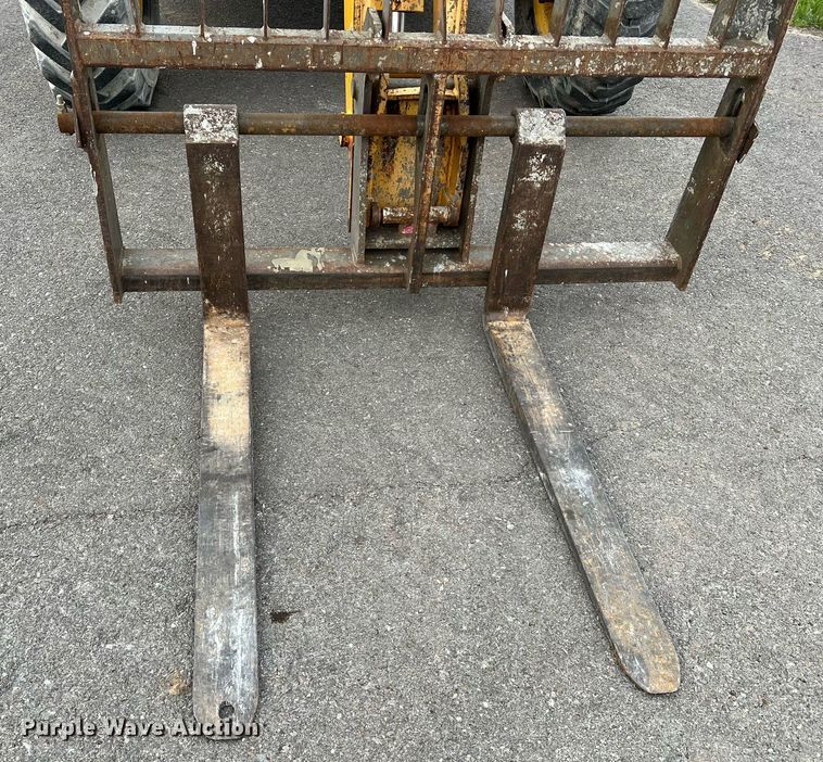 image for item LI9626 1999 Gehl DL8H  telehandler