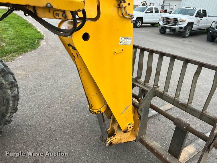 image for item LI9626 1999 Gehl DL8H  telehandler