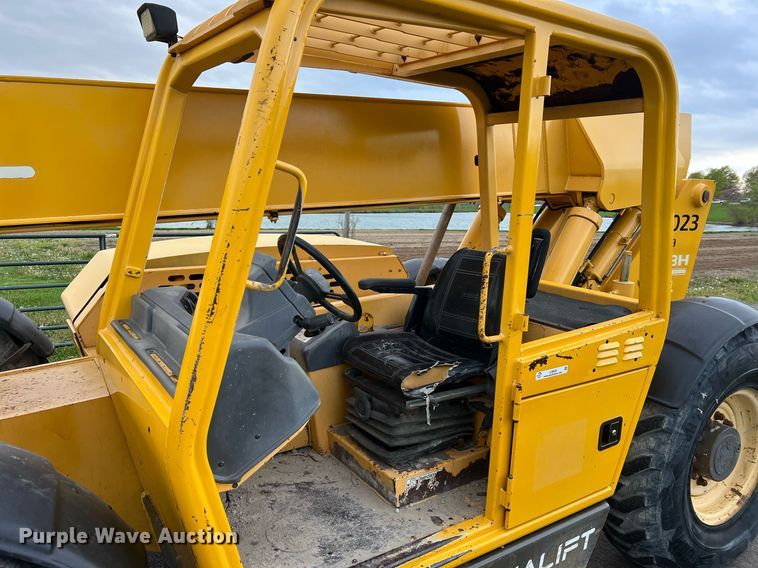 image for item LI9626 1999 Gehl DL8H  telehandler