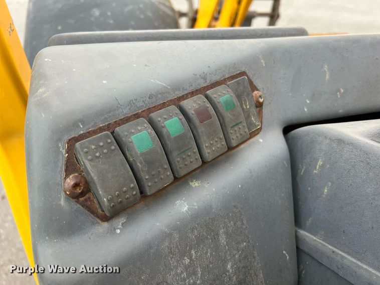 image for item LI9626 1999 Gehl DL8H  telehandler