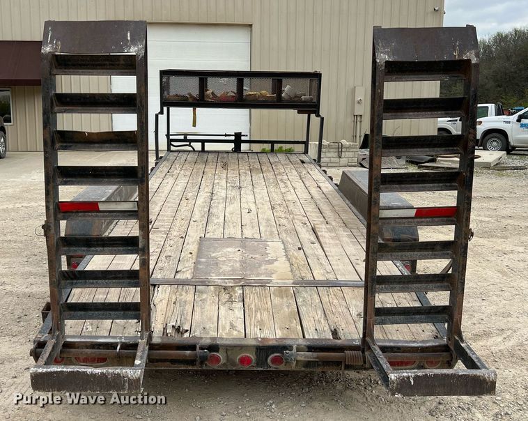 image for item LI9628 2011 PJ Trailers  equipment trailer