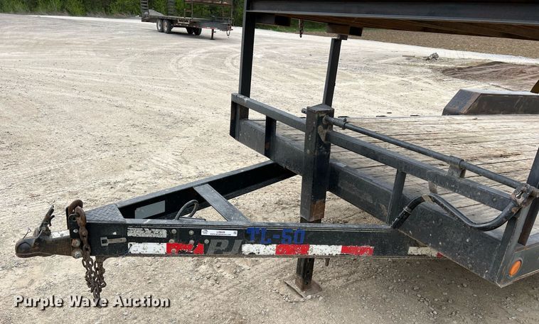 image for item LI9628 2011 PJ Trailers  equipment trailer