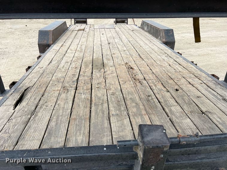 image for item LI9628 2011 PJ Trailers  equipment trailer