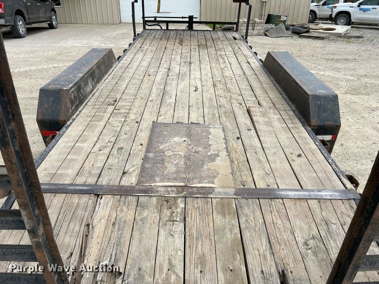 image for item LI9628 2011 PJ Trailers  equipment trailer