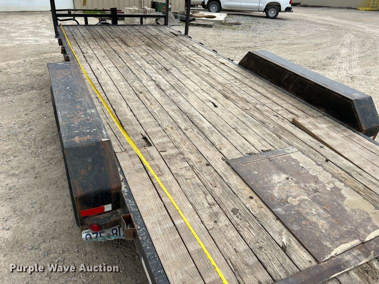 image for item LI9628 2011 PJ Trailers  equipment trailer