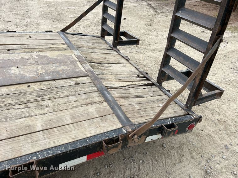 image for item LI9628 2011 PJ Trailers  equipment trailer