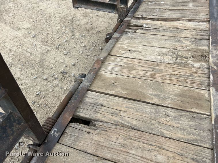 image for item LI9628 2011 PJ Trailers  equipment trailer