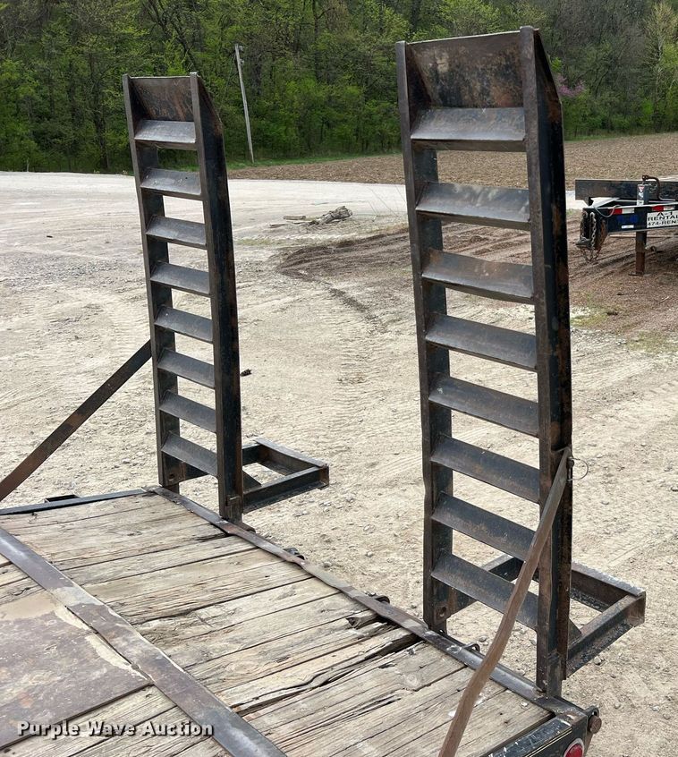 image for item LI9628 2011 PJ Trailers  equipment trailer