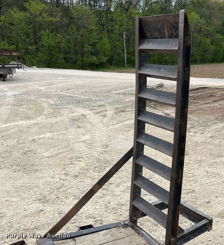 image for item LI9628 2011 PJ Trailers  equipment trailer