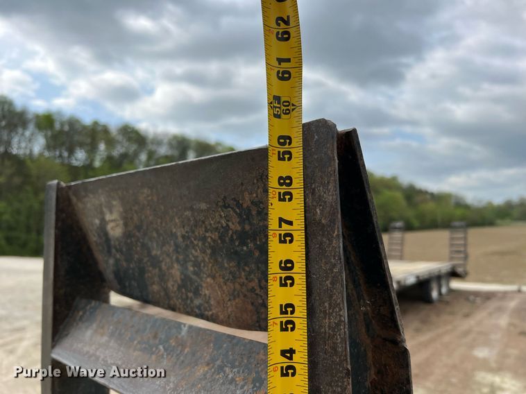 image for item LI9628 2011 PJ Trailers  equipment trailer