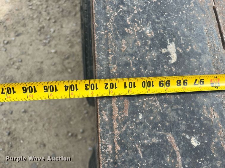 image for item LI9628 2011 PJ Trailers  equipment trailer