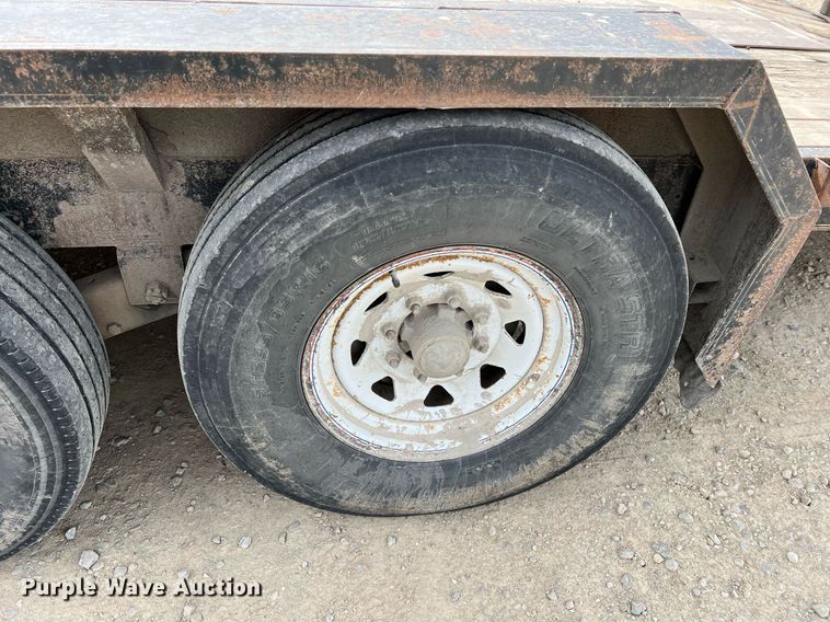 image for item LI9628 2011 PJ Trailers  equipment trailer