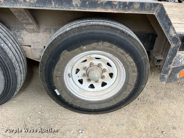 image for item LI9628 2011 PJ Trailers  equipment trailer