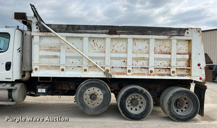 image for item LI9631 2007 Freightliner Business Class M2 112  dump truck