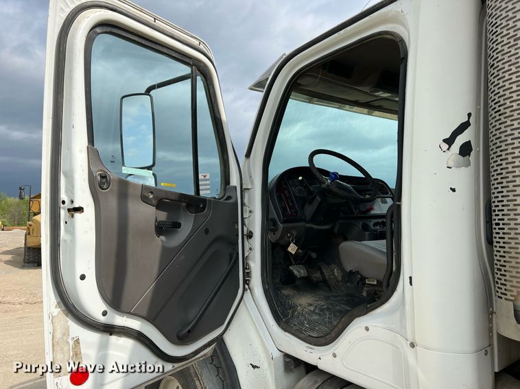 image for item LI9631 2007 Freightliner Business Class M2 112  dump truck