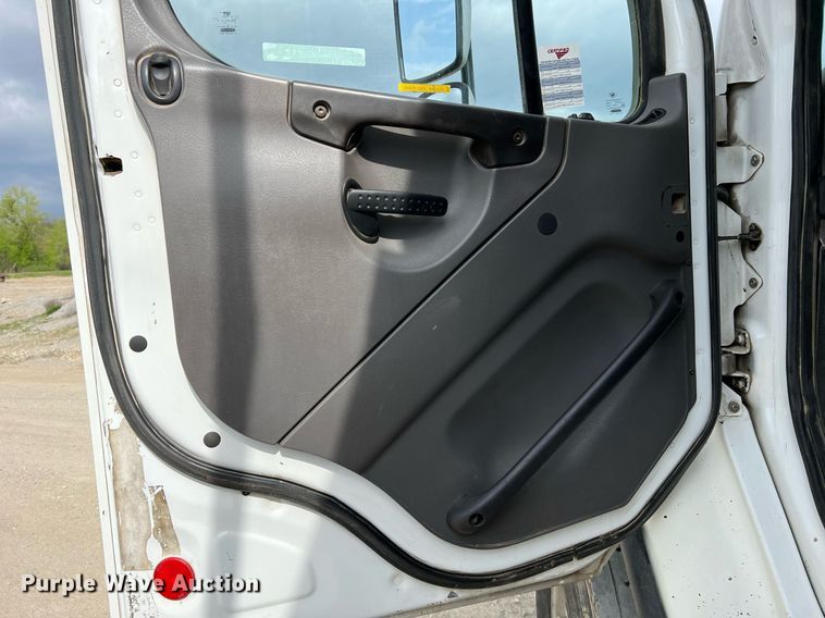 image for item LI9631 2007 Freightliner Business Class M2 112  dump truck