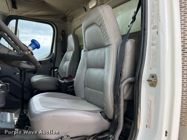 image for item LI9631 2007 Freightliner Business Class M2 112  dump truck