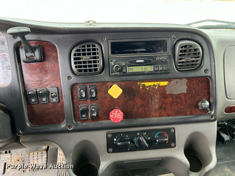 image for item LI9631 2007 Freightliner Business Class M2 112  dump truck