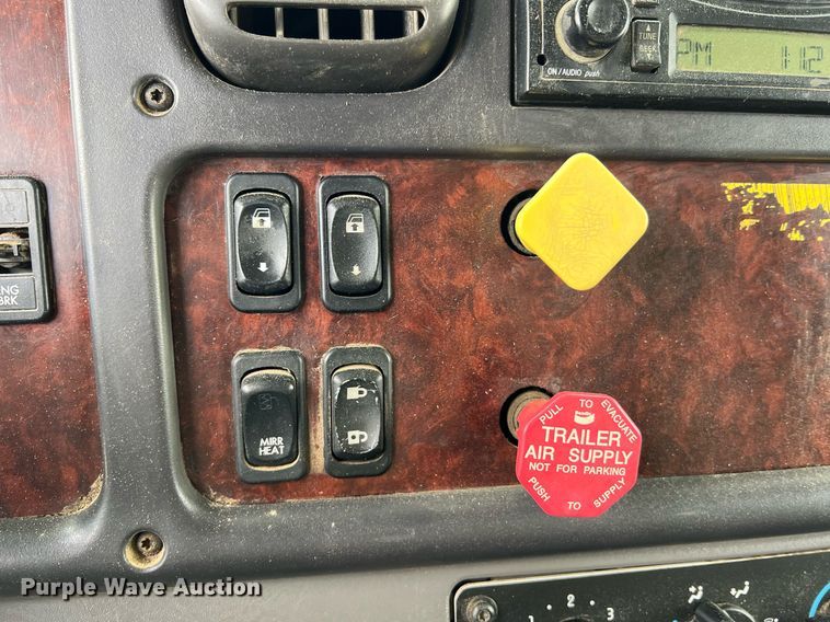 image for item LI9631 2007 Freightliner Business Class M2 112  dump truck