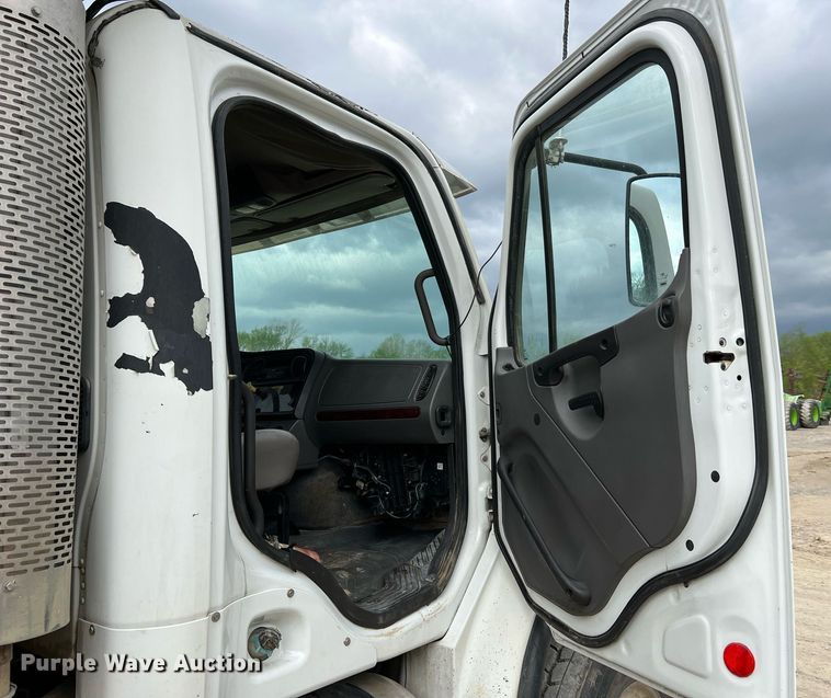 image for item LI9631 2007 Freightliner Business Class M2 112  dump truck