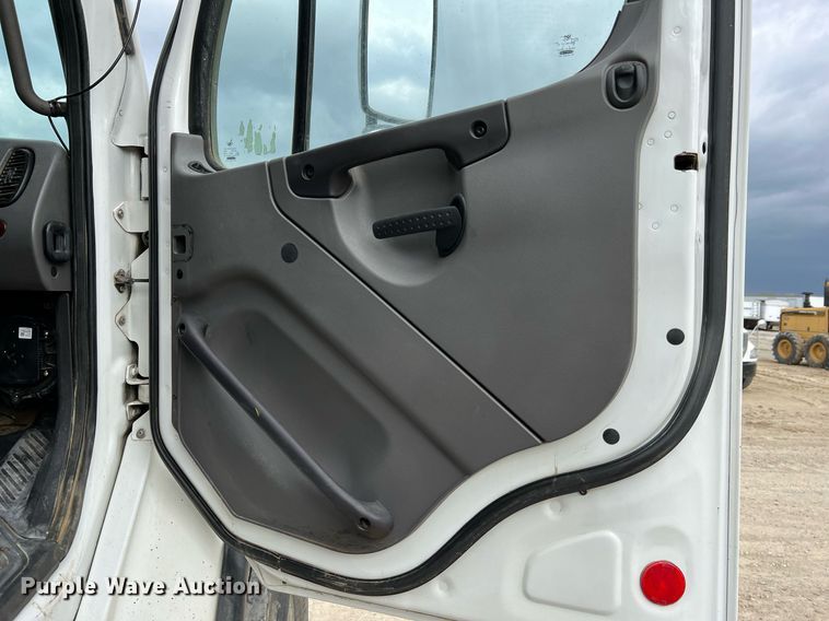 image for item LI9631 2007 Freightliner Business Class M2 112  dump truck