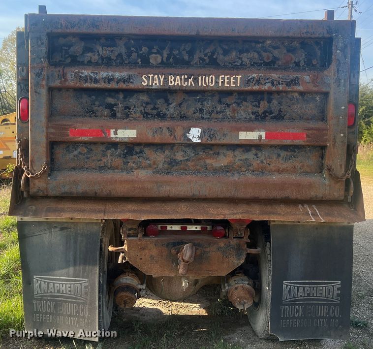 image for item LI9637 1990 Ford FT900  dump truck