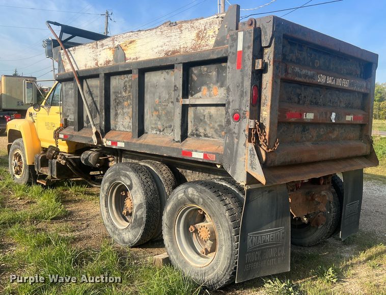 image for item LI9637 1990 Ford FT900  dump truck