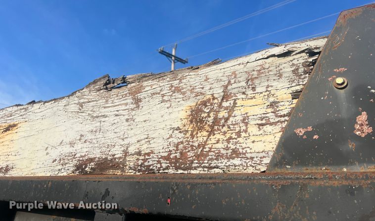 image for item LI9637 1990 Ford FT900  dump truck